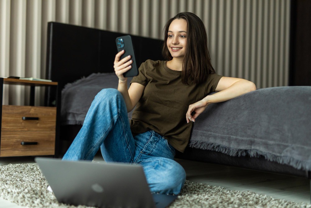 IPTV Web device compatibility for modern streaming screens